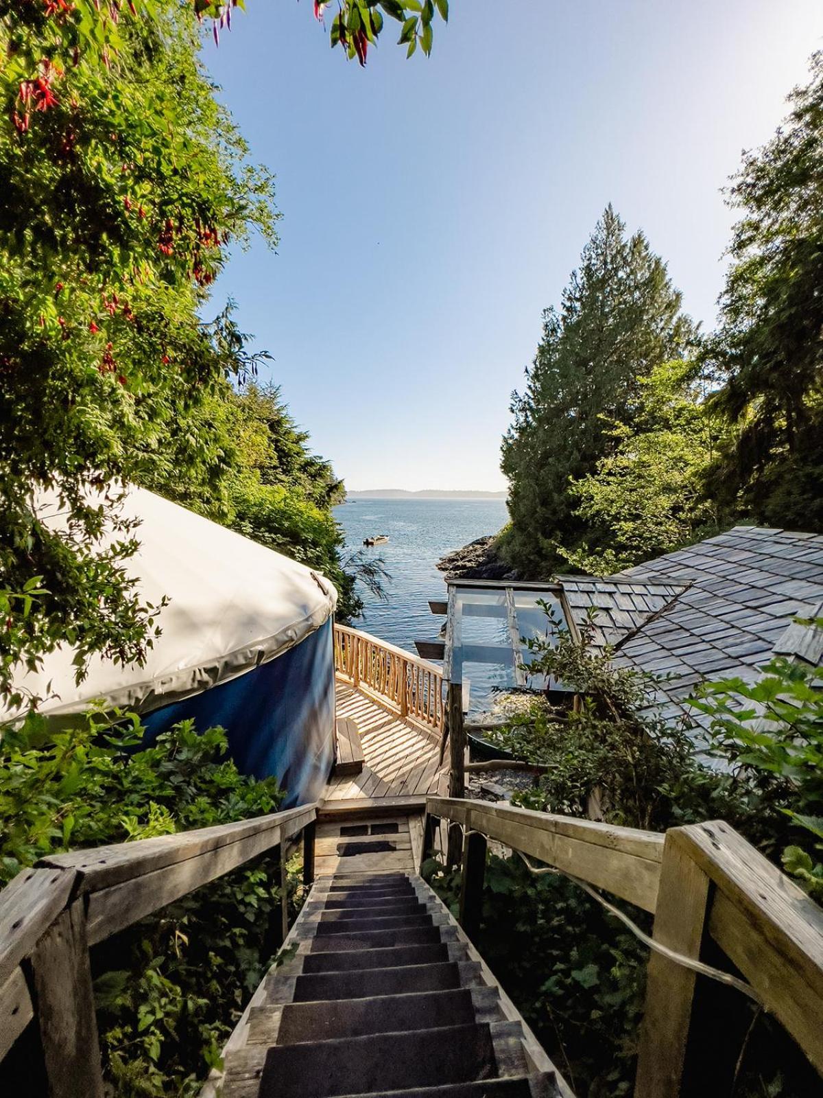 Lunar Cove Inn Charters And Tours Tofino Exterior photo
